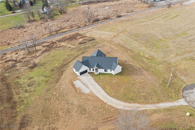 10311 Hunting Hills Avenue NE, Hartville, OH 44632