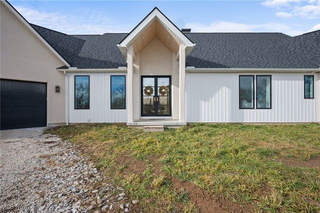 10311 Hunting Hills Avenue NE, Hartville, OH 44632