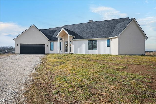 10311 Hunting Hills Avenue NE, Hartville, OH 44632