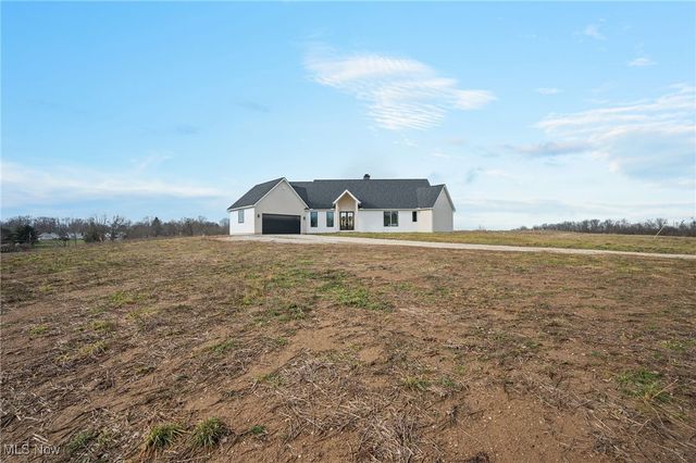 10311 Hunting Hills Avenue NE, Hartville, OH 44632