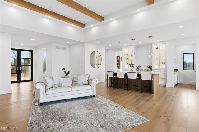 10311 Hunting Hills Avenue NE, Hartville, OH 44632