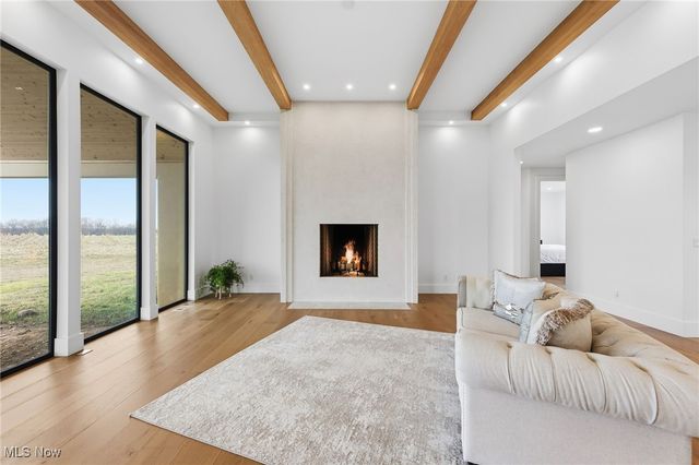 10311 Hunting Hills Avenue NE, Hartville, OH 44632