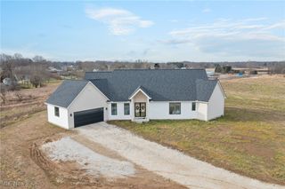10311 Hunting Hills Avenue NE, Hartville, OH 44632