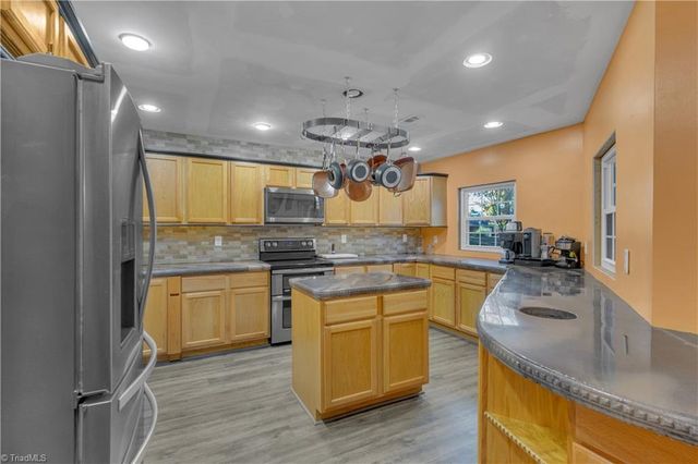 677 Kennedy Country Drive, Asheboro, NC 27205