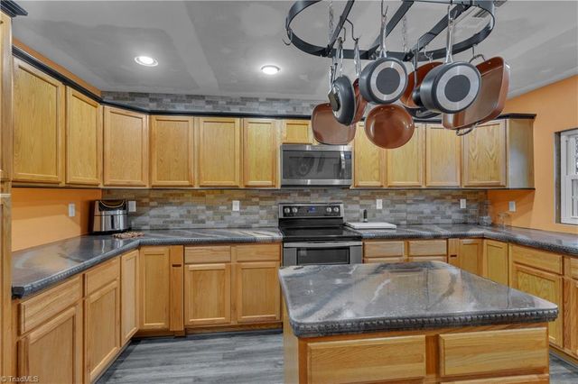 677 Kennedy Country Drive, Asheboro, NC 27205