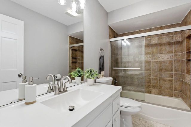 18760 Yorkshire LANE, Brookfield, WI 53045