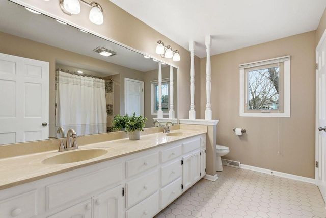 18760 Yorkshire LANE, Brookfield, WI 53045