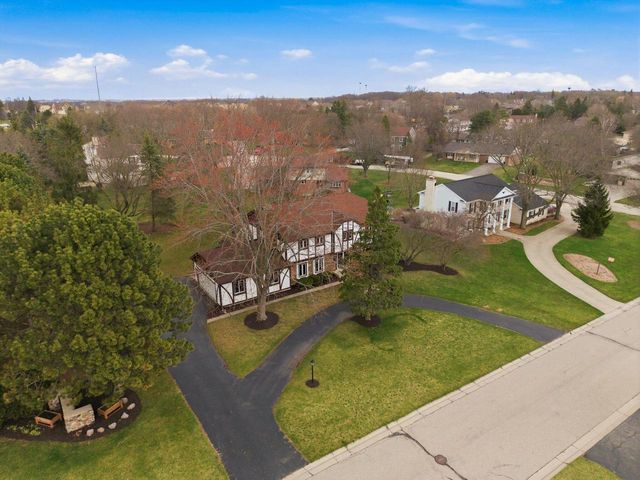 18760 Yorkshire LANE, Brookfield, WI 53045