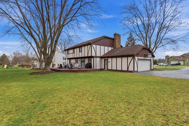 18760 Yorkshire LANE, Brookfield, WI 53045