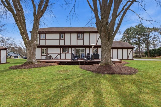 18760 Yorkshire LANE, Brookfield, WI 53045