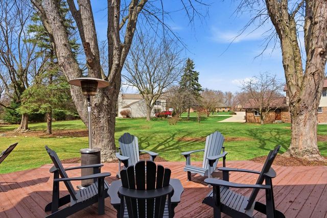 18760 Yorkshire LANE, Brookfield, WI 53045