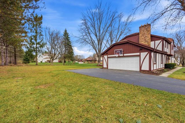 18760 Yorkshire LANE, Brookfield, WI 53045