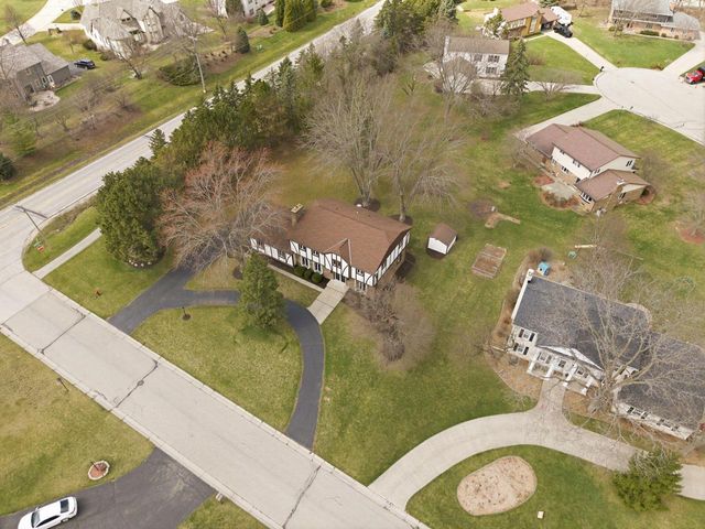18760 Yorkshire LANE, Brookfield, WI 53045