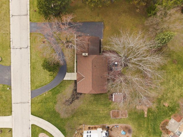 18760 Yorkshire LANE, Brookfield, WI 53045