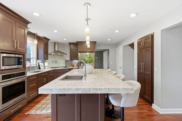 18760 Yorkshire LANE, Brookfield, WI 53045