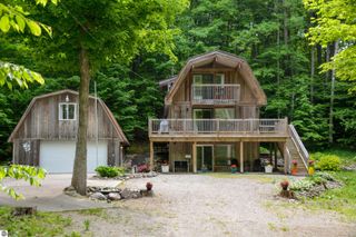2481 S Schomberg Road, Lake Leelanau, MI 49653