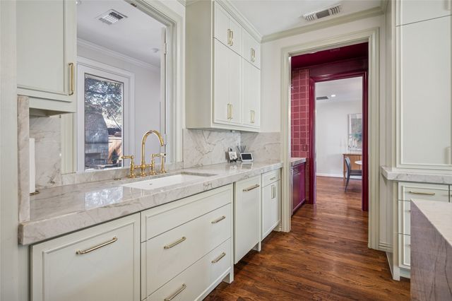 7215 Lavendale Circle, Dallas, TX 75230