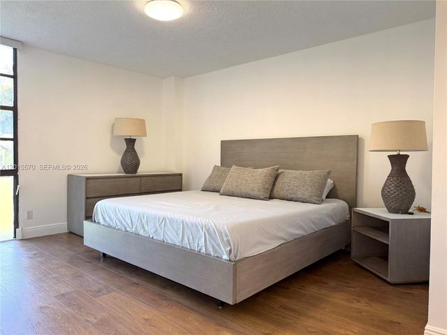 20400 W Country Club Dr 209, Aventura, FL 33180