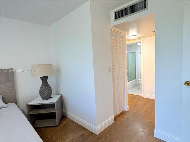 20400 W Country Club Dr 209, Aventura, FL 33180