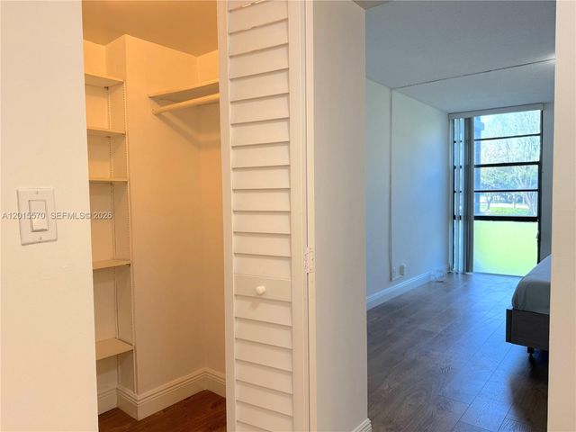 20400 W Country Club Dr 209, Aventura, FL 33180