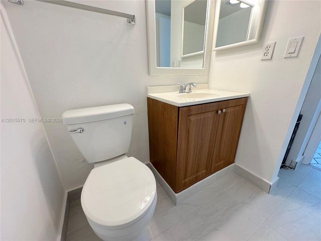 20400 W Country Club Dr 209, Aventura, FL 33180