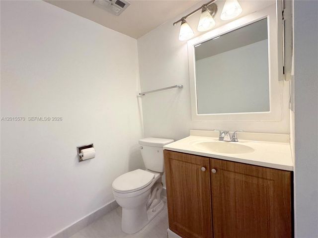 20400 W Country Club Dr 209, Aventura, FL 33180