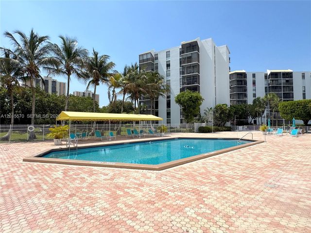 20400 W Country Club Dr 209, Aventura, FL 33180
