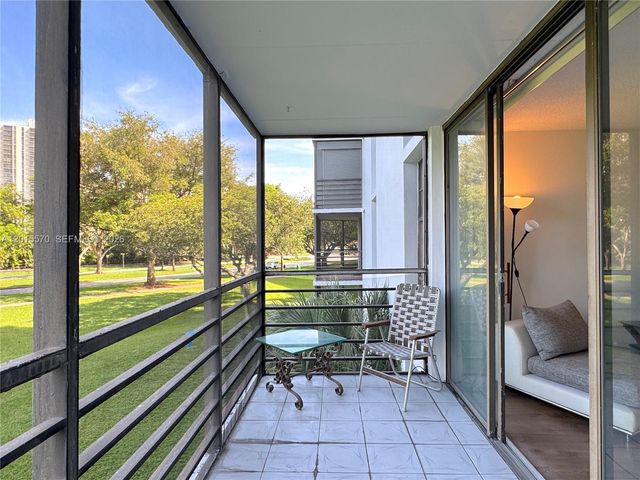 20400 W Country Club Dr 209, Aventura, FL 33180