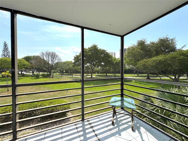 20400 W Country Club Dr 209, Aventura, FL 33180