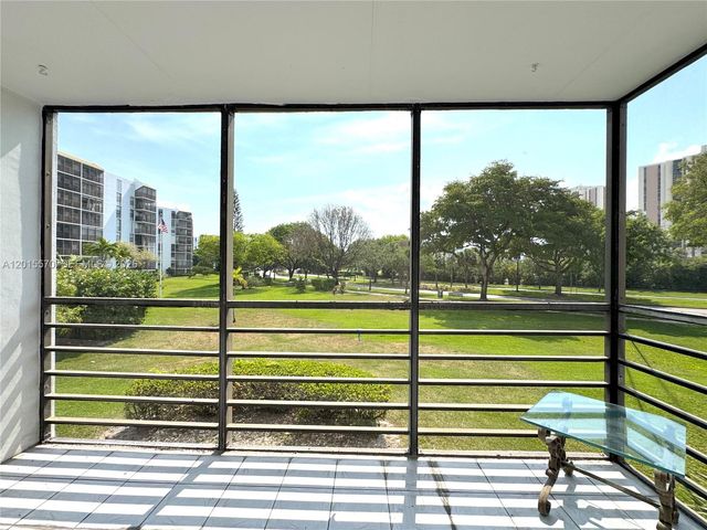 20400 W Country Club Dr 209, Aventura, FL 33180