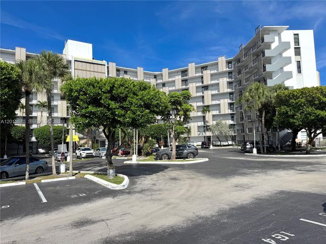 20400 W Country Club Dr 209, Aventura, FL 33180