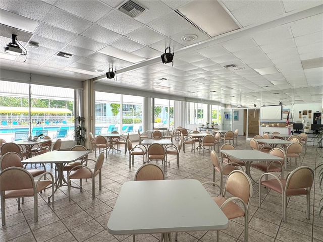 20400 W Country Club Dr 209, Aventura, FL 33180