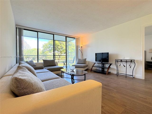20400 W Country Club Dr 209, Aventura, FL 33180