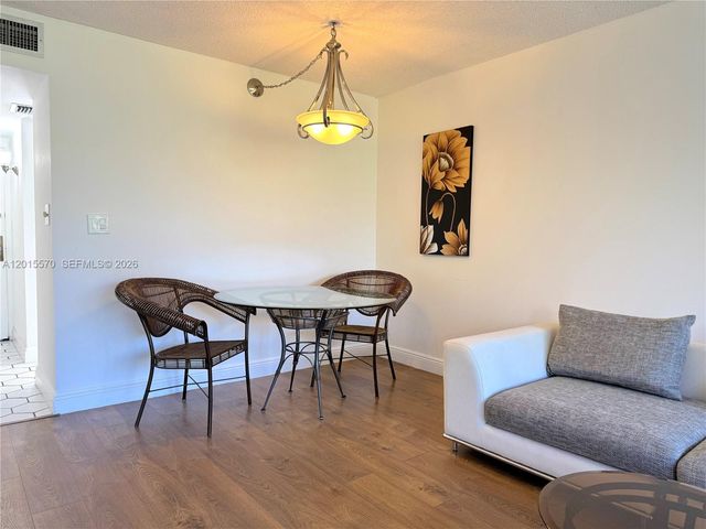 20400 W Country Club Dr 209, Aventura, FL 33180