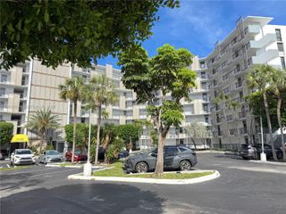 20400 W Country Club Dr 209, Aventura, FL 33180
