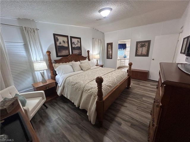 10561 Lake Loop RD 37M, North Fort Myers, FL 33903
