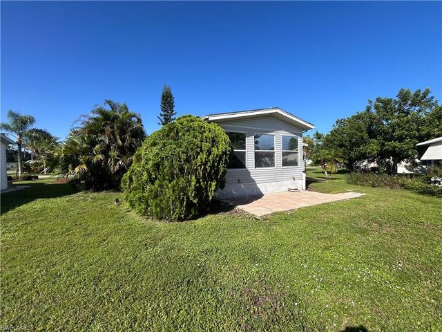 10561 Lake Loop RD 37M, North Fort Myers, FL 33903