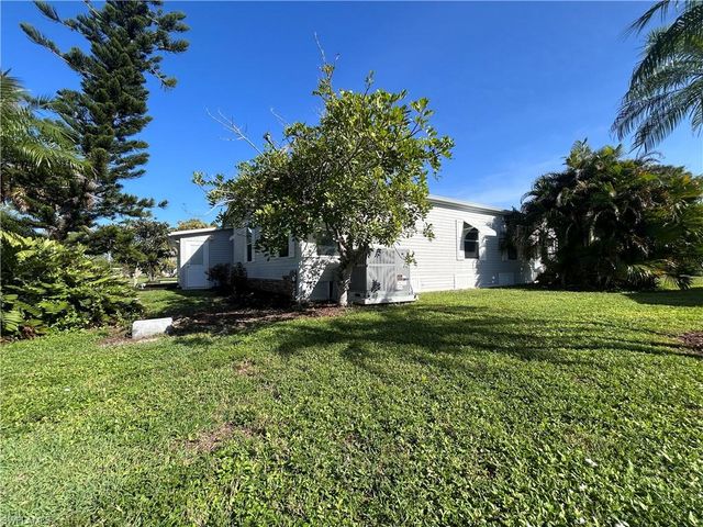 10561 Lake Loop RD 37M, North Fort Myers, FL 33903