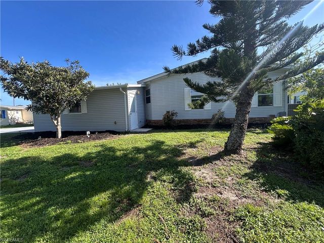 10561 Lake Loop RD 37M, North Fort Myers, FL 33903