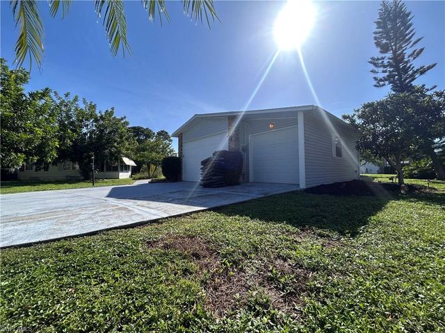 10561 Lake Loop RD 37M, North Fort Myers, FL 33903