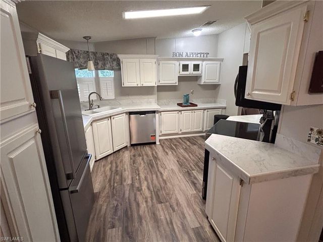 10561 Lake Loop RD 37M, North Fort Myers, FL 33903