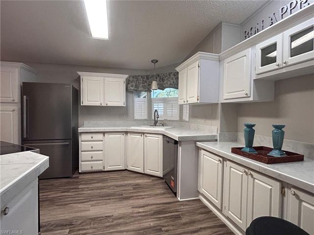 10561 Lake Loop RD 37M, North Fort Myers, FL 33903