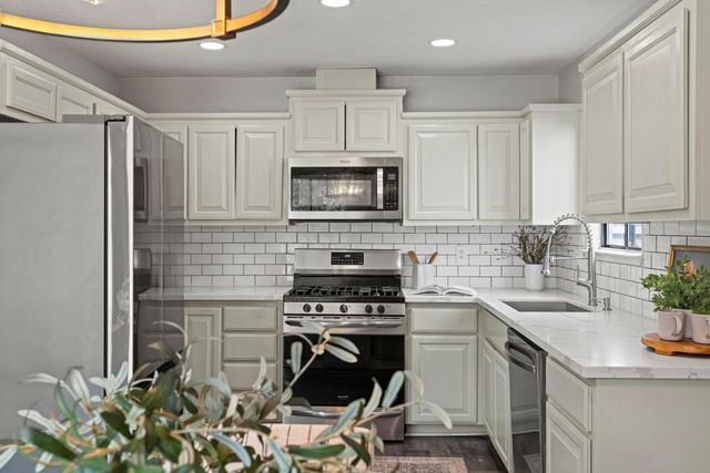 213 Quadra Ave, Rio Linda, CA 95673