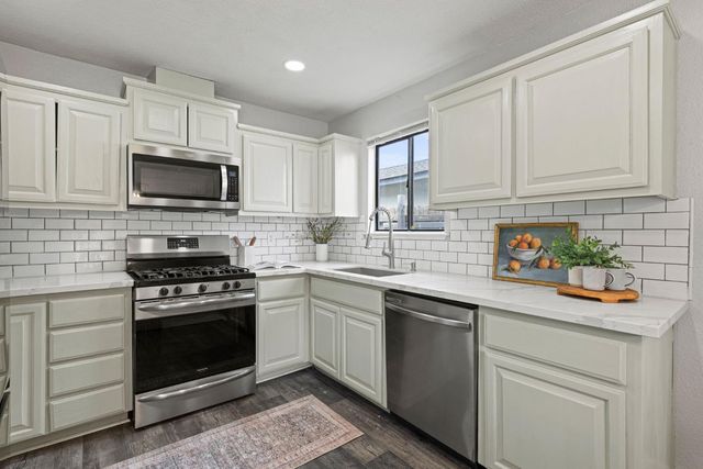 213 Quadra Ave, Rio Linda, CA 95673