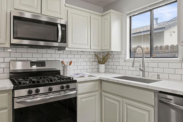 213 Quadra Ave, Rio Linda, CA 95673