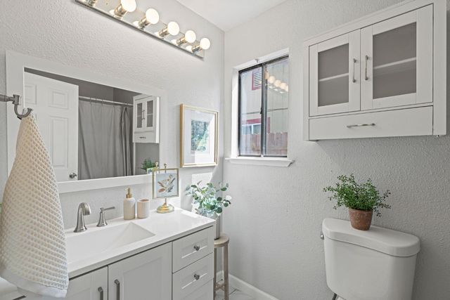 213 Quadra Ave, Rio Linda, CA 95673