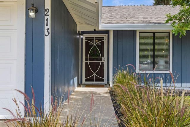 213 Quadra Ave, Rio Linda, CA 95673