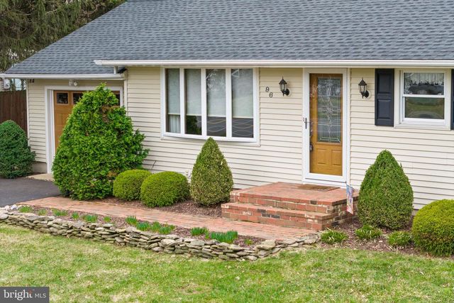 96 BORDENTOWN CHESTERFIELD RD, Chesterfield, NJ 08515