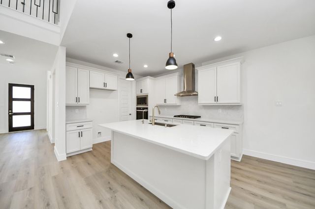 205 Wyndemere Drive, Montgomery, TX 77356