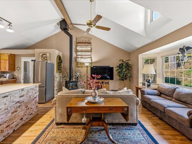 15444 Nancy Way, Grass Valley, CA 95949